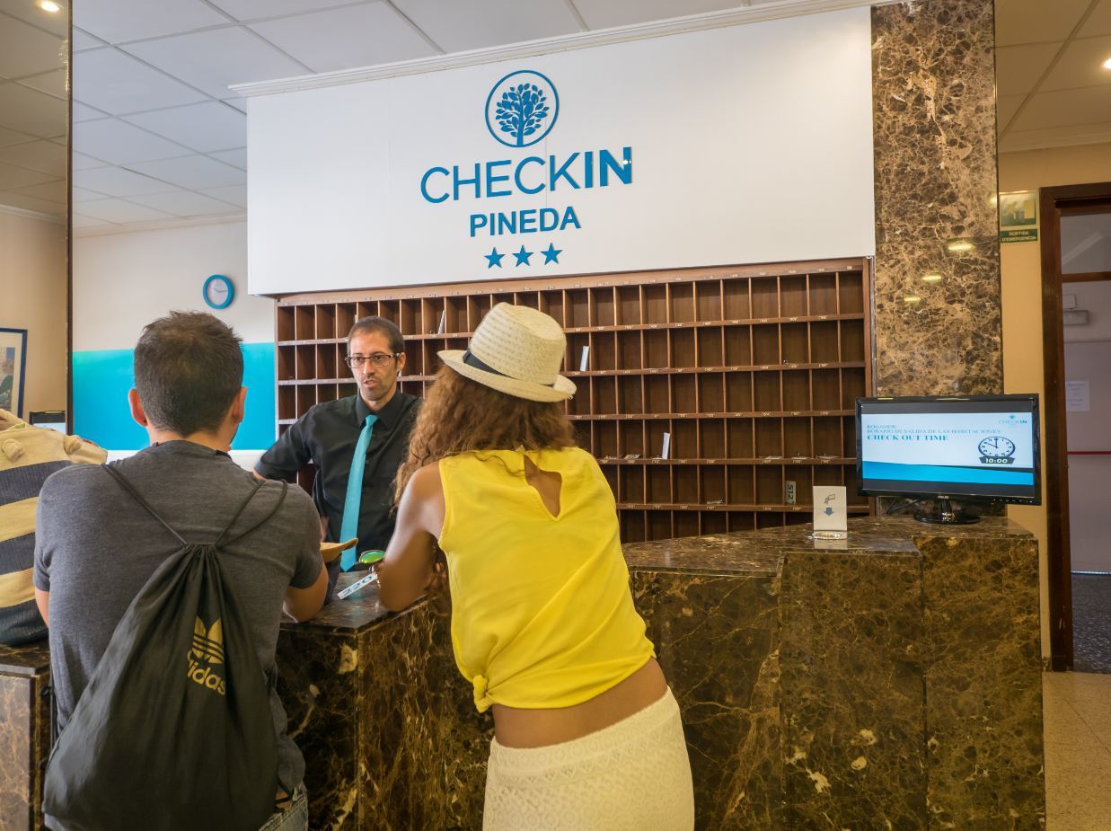 Готель Checkin Pineda Пінеза-да-Мар Екстер'єр фото